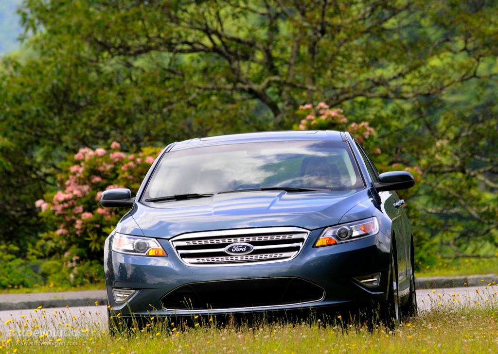 Ford Taurus Sho photo 7