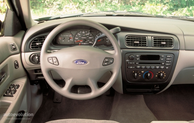 Ford Taurus Wagon photo 4
