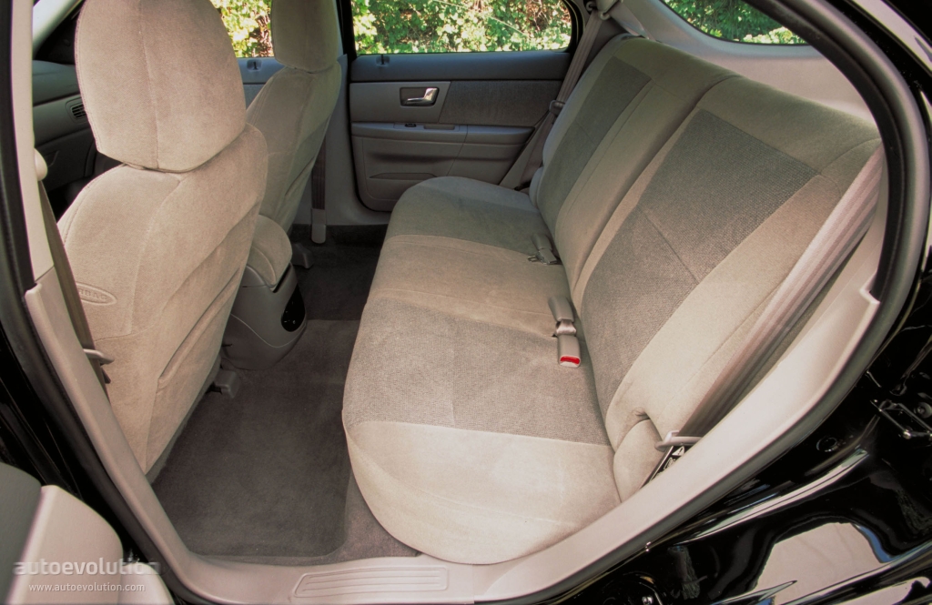 Ford Taurus Wagon photo 5