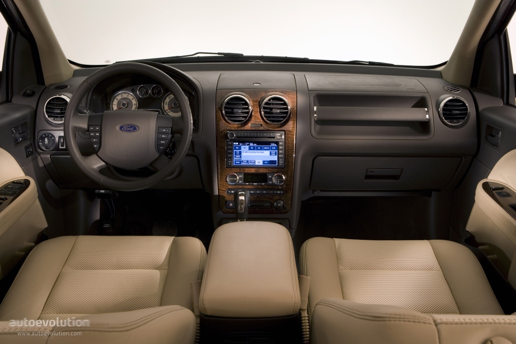 Ford Taurus X photo 10