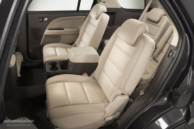 Ford Taurus X photo 11