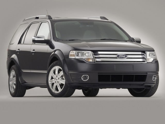 Ford Taurus X photo 9