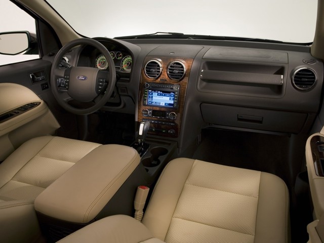 Ford Taurus X photo 12