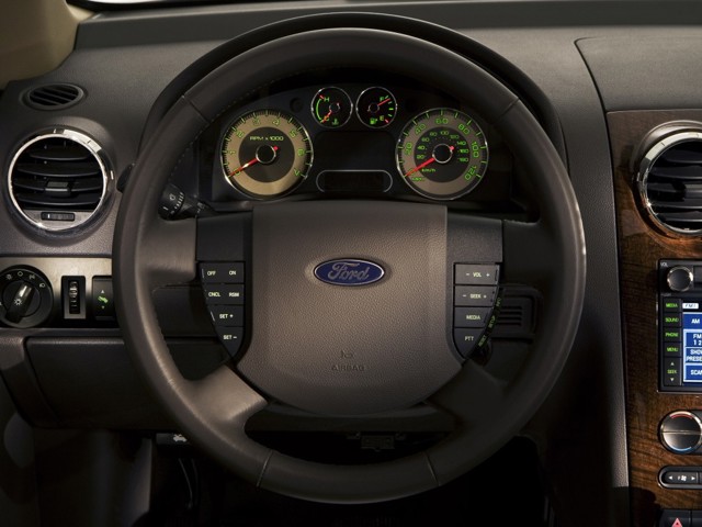 Ford Taurus X photo 13