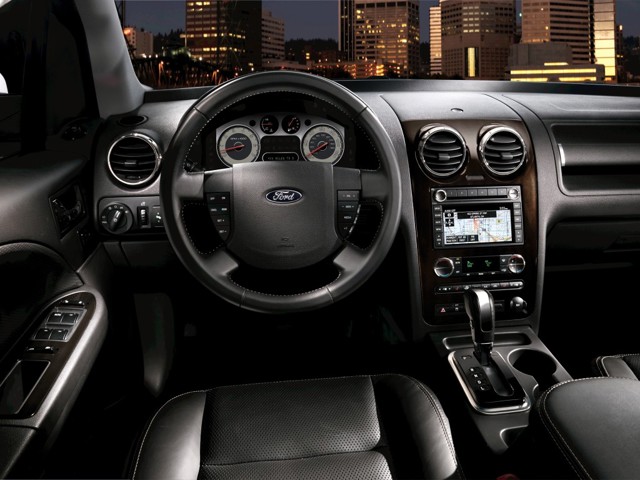 Ford Taurus X photo 14