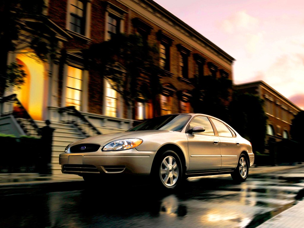 Ford Taurus photo 11