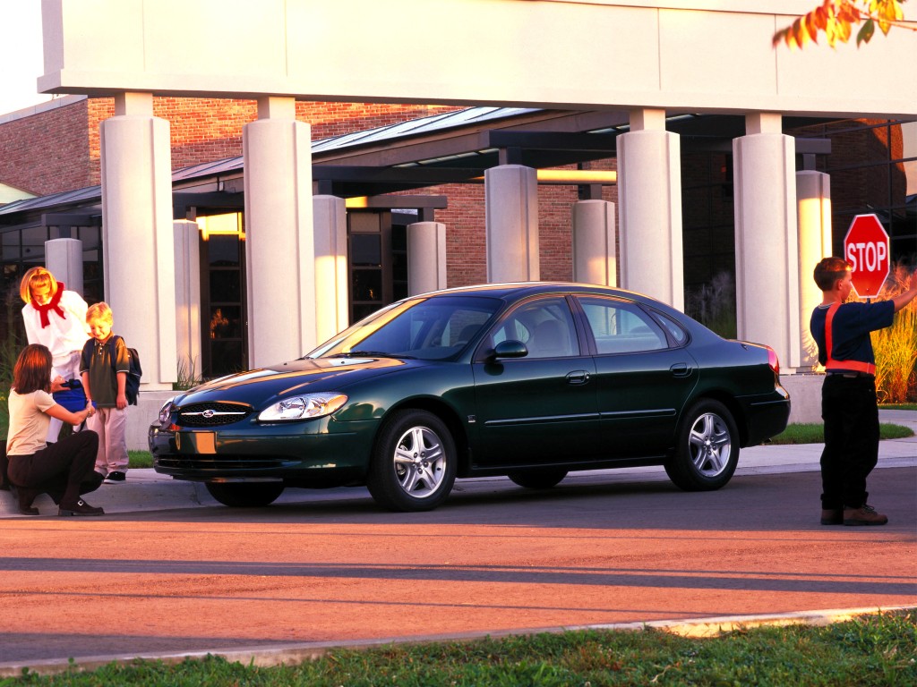 Ford Taurus photo 16