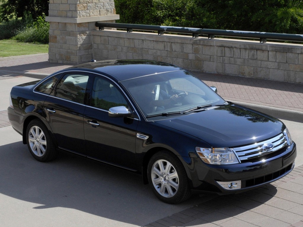 Ford Taurus photo 10