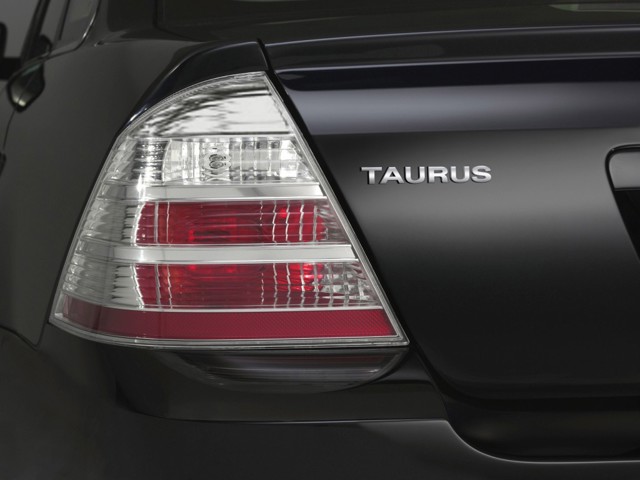 Ford Taurus photo 29