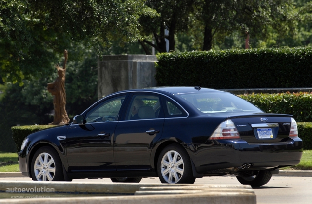 Ford Taurus photo 3