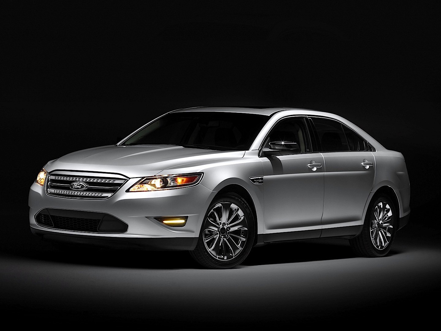 Ford Taurus photo 12