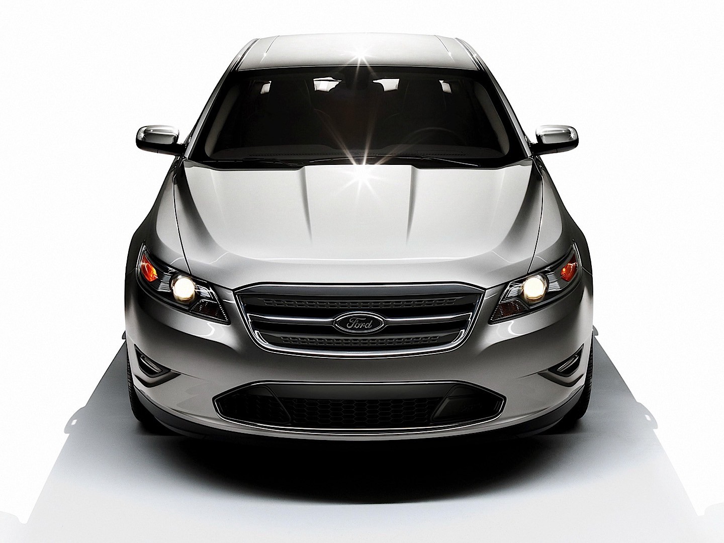 Ford Taurus photo 13