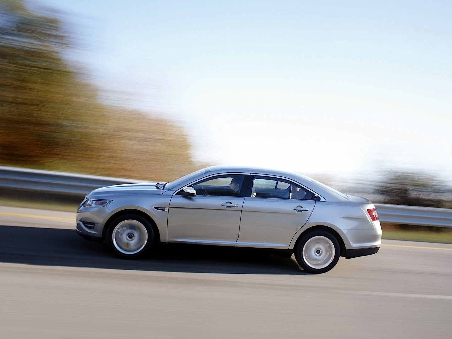 Ford Taurus photo 14