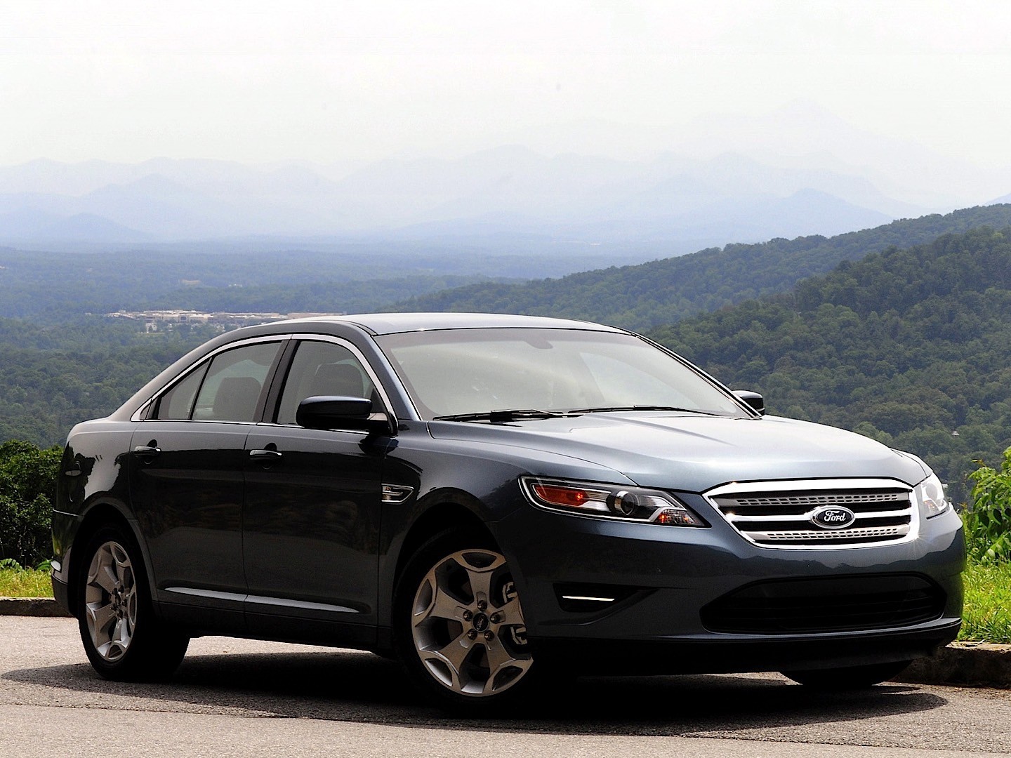 Ford Taurus photo 24