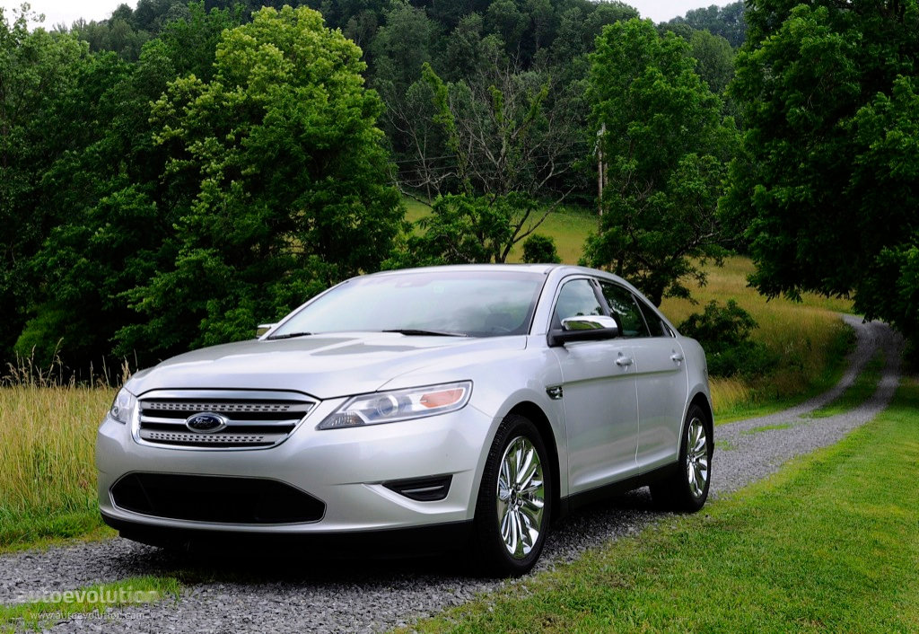 Ford Taurus photo 10