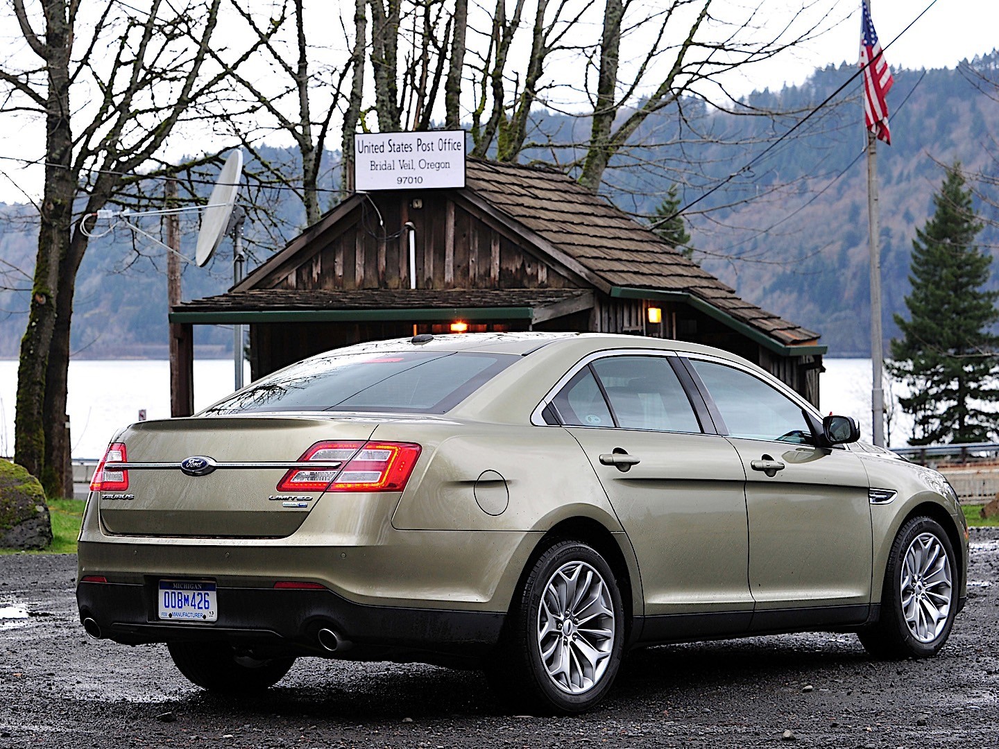 Ford Taurus photo 15