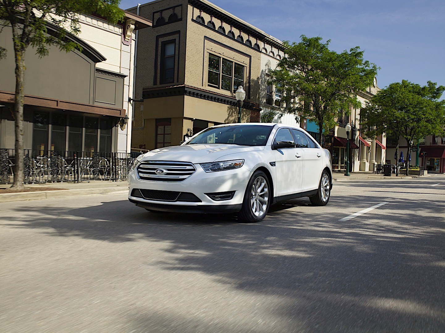 Ford Taurus photo 17