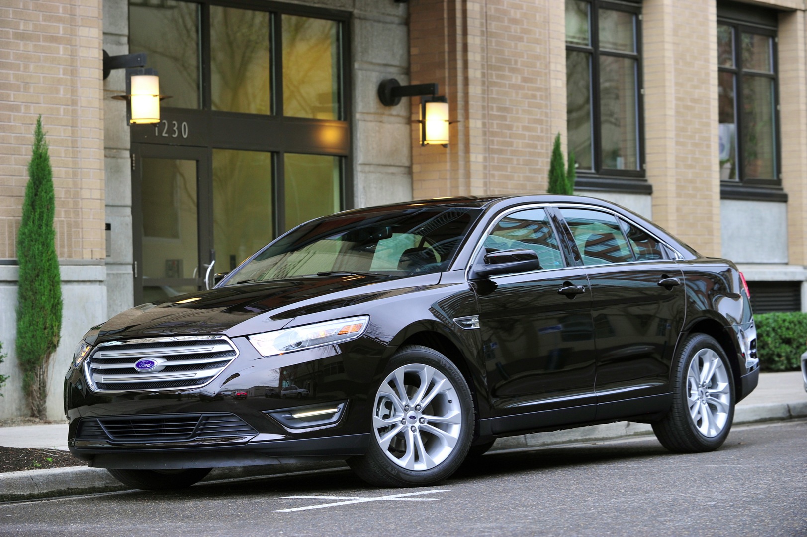 Ford Taurus photo 4