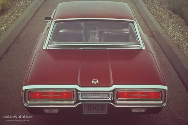 Ford Thunderbird photo 2