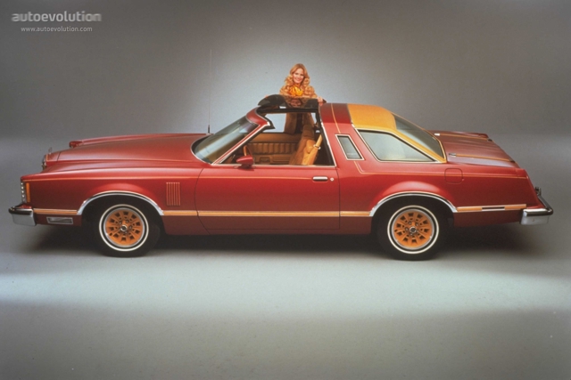 Ford Thunderbird photo 2