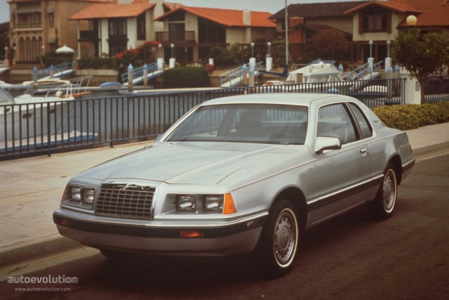 Ford Thunderbird foto 1