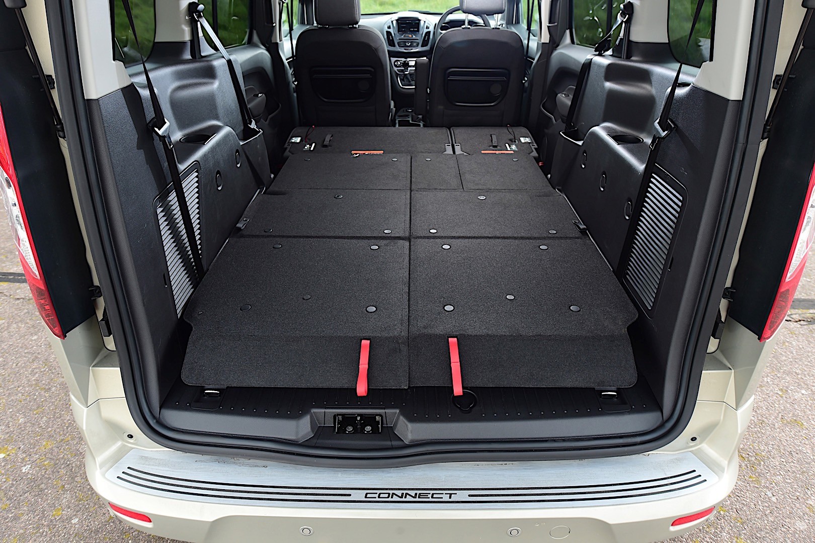 Ford Tourneo photo 15