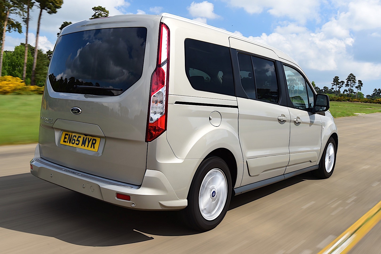 Ford Tourneo photo 5