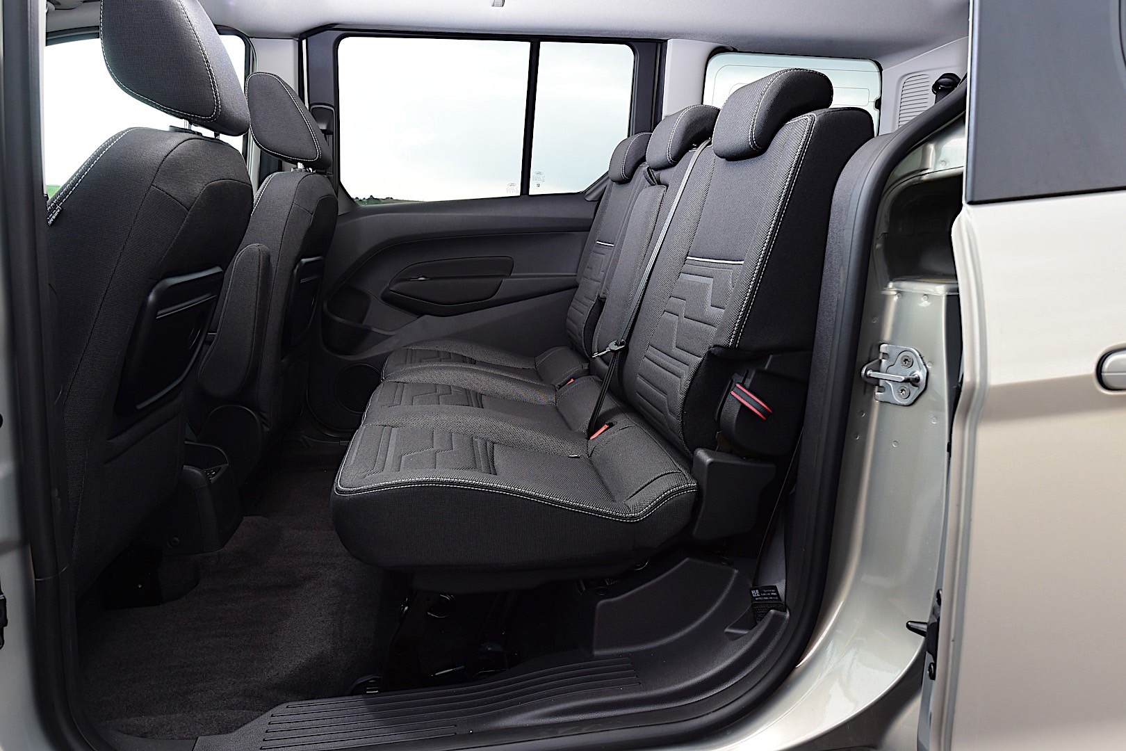 Ford Tourneo photo 16