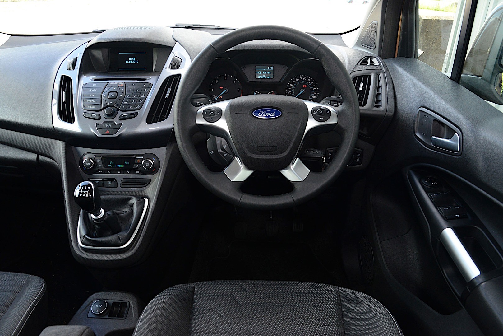 Ford Tourneo photo 18