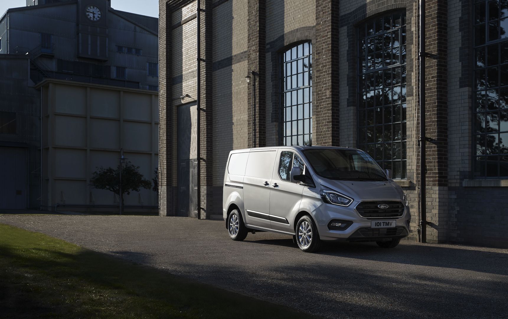 Ford Transit Custom photo 2