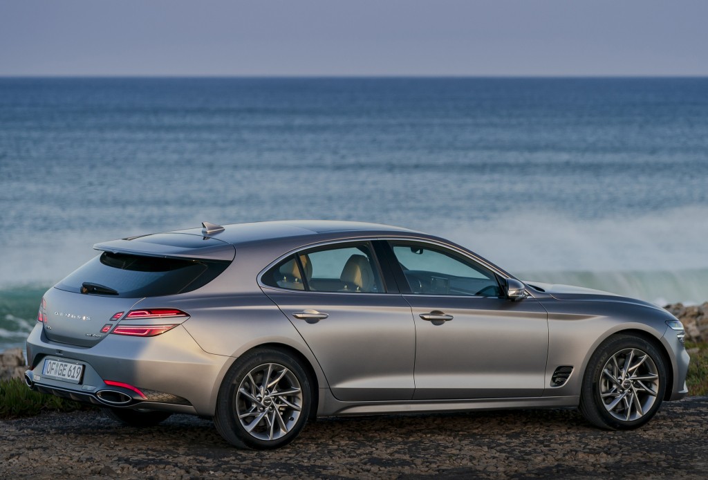 Genesis G70 Shooting Brake photo 11