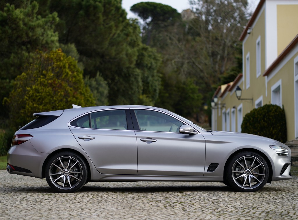 Genesis G70 Shooting Brake photo 14