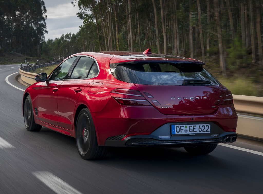 Genesis G70 Shooting Brake photo 21