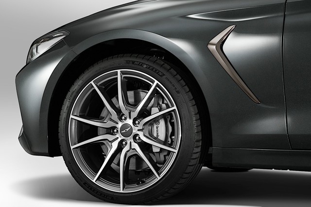 Genesis G70 photo 8