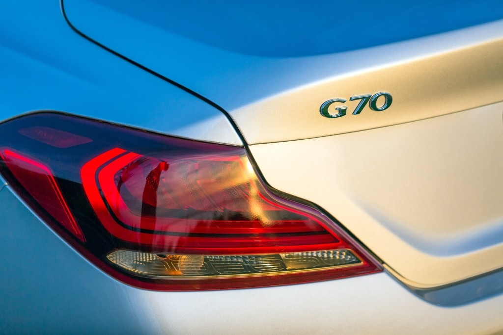 Genesis G70 photo 39