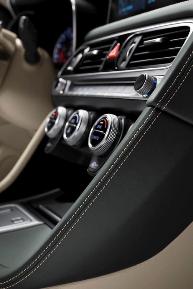 Genesis G70 photo 100