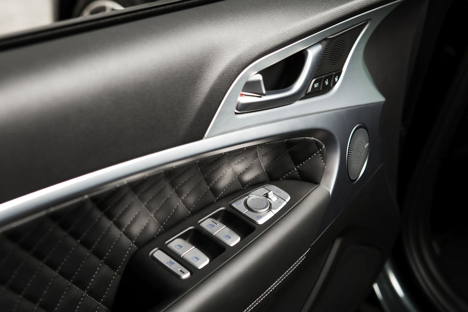 Genesis G70 photo 69