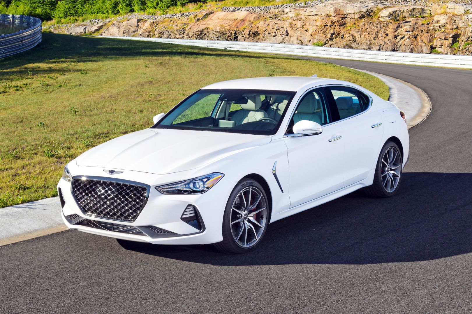 Genesis G70 photo 56