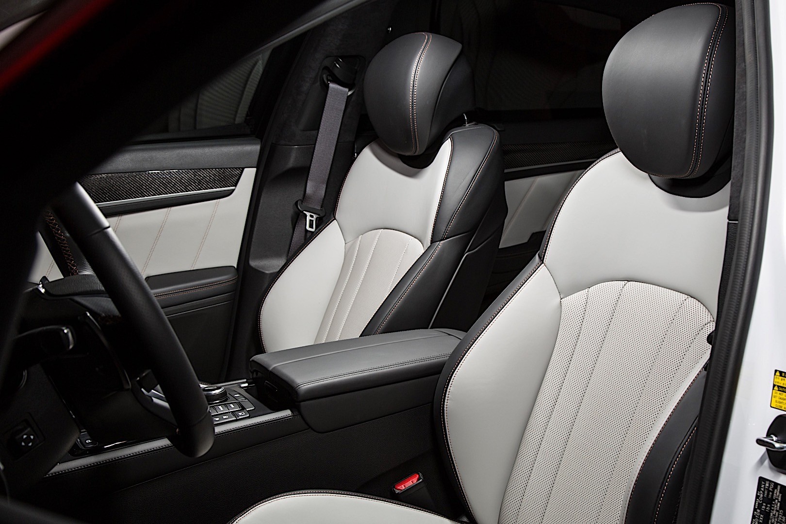 Genesis G80 photo 102