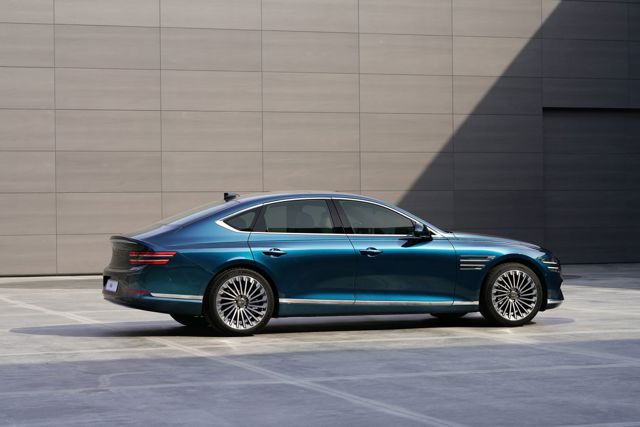 Genesis G80 photo 18
