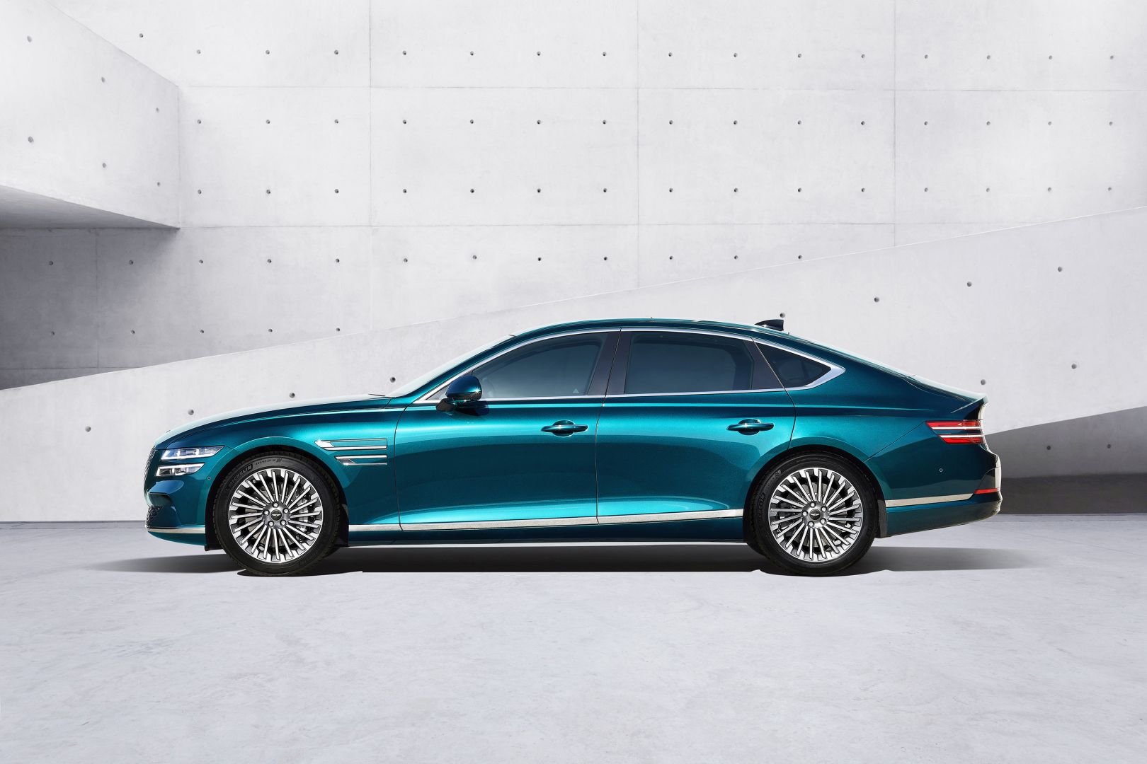 Genesis G80 photo 24