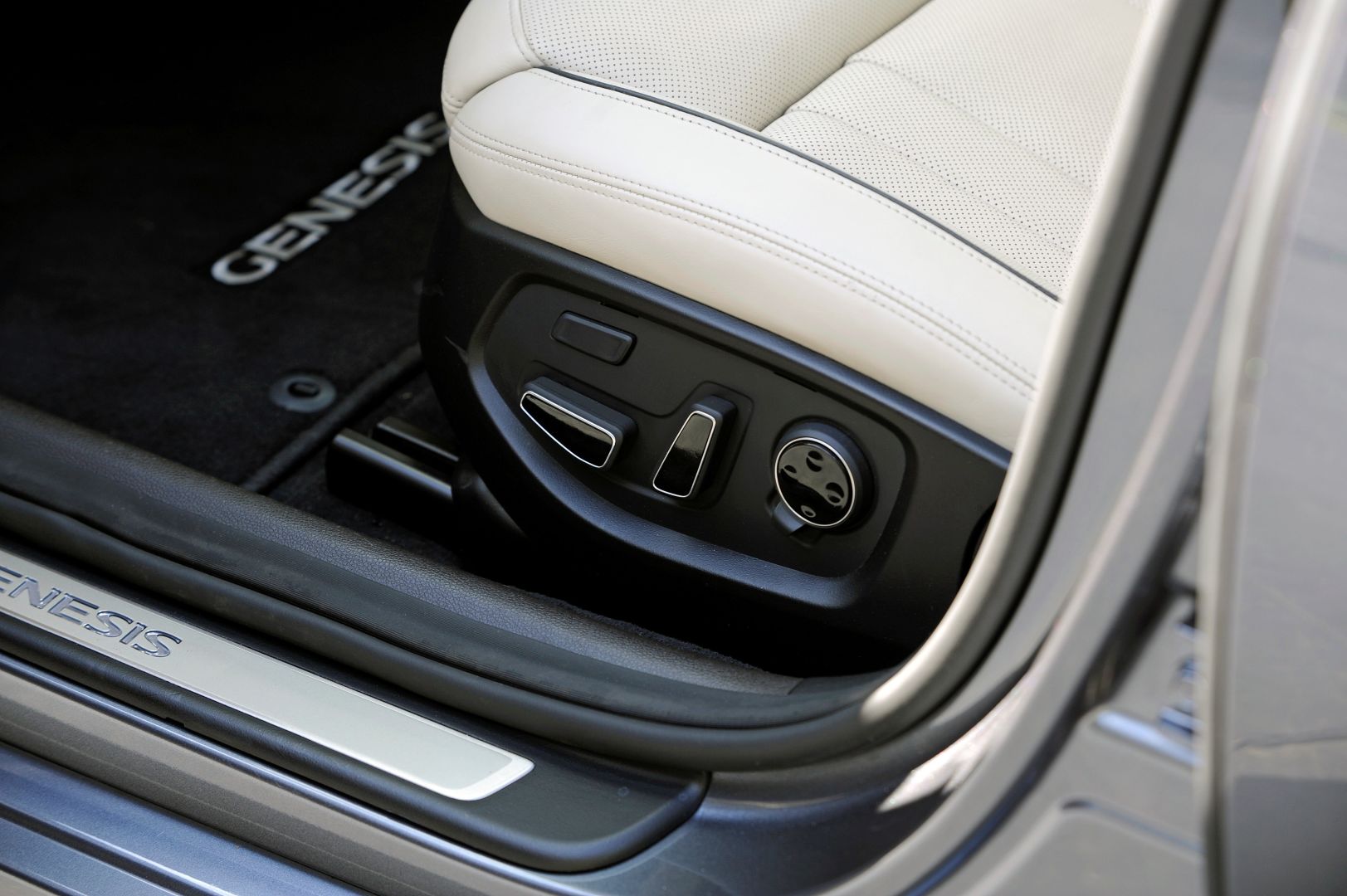 Genesis G80 photo 36