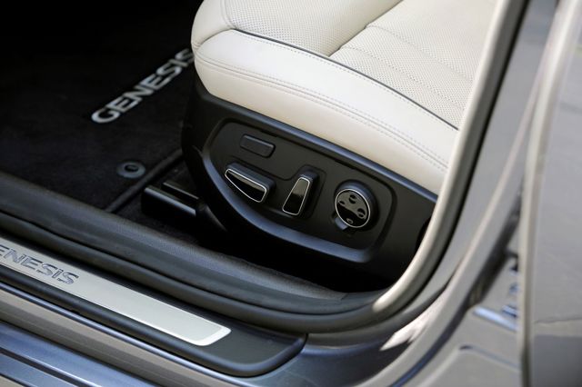 Genesis G80 photo 36