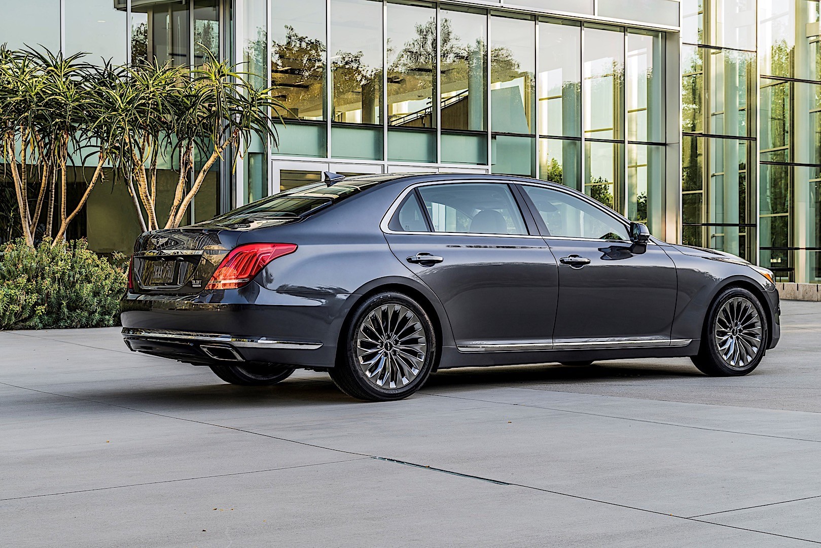 Genesis G90 photo 11