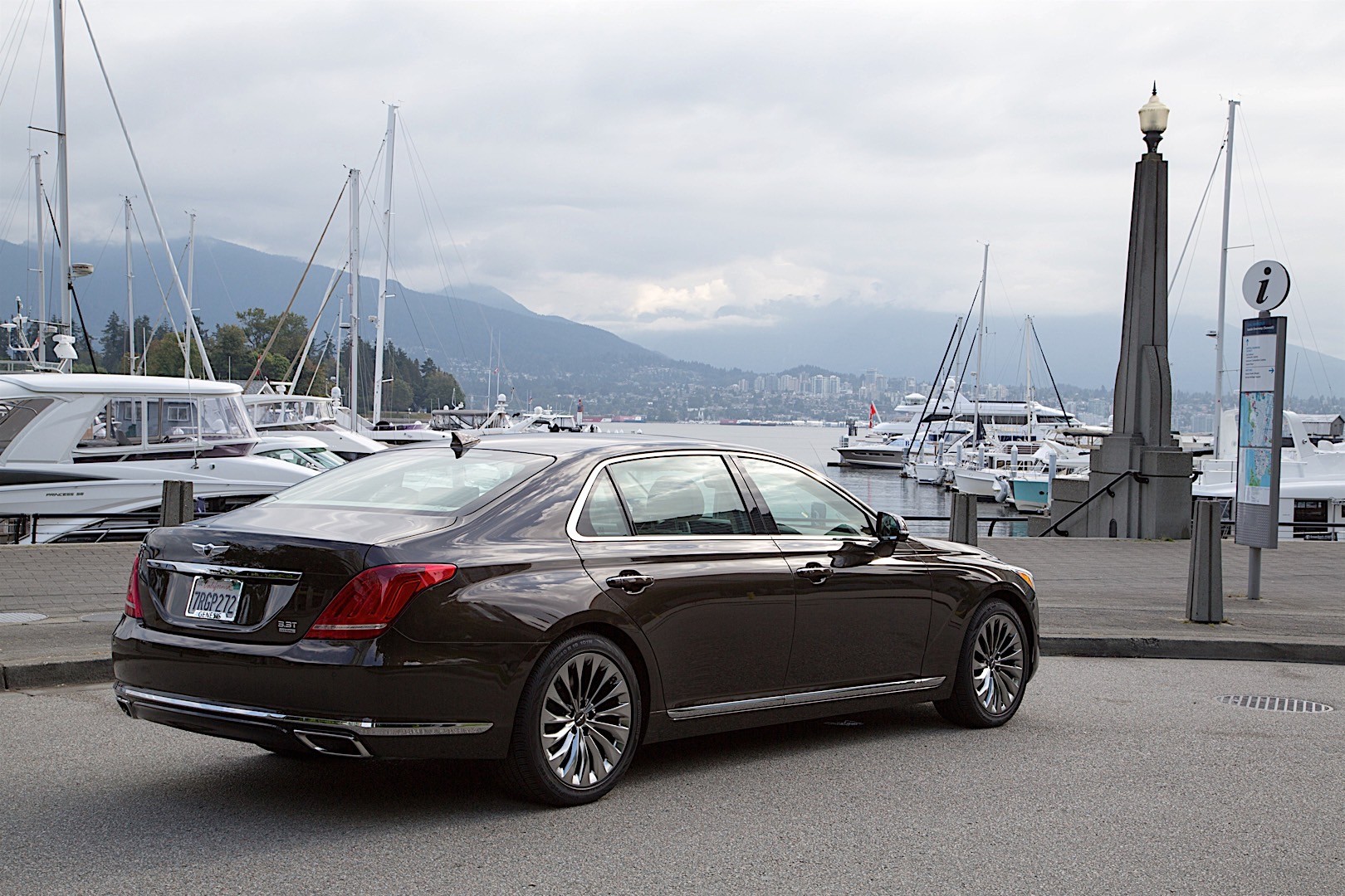 Genesis G90 photo 15