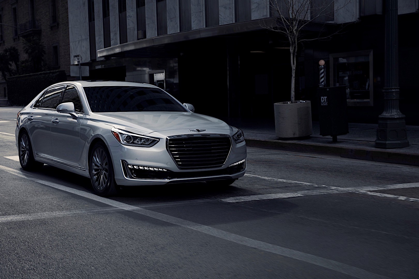 Genesis G90 photo 20