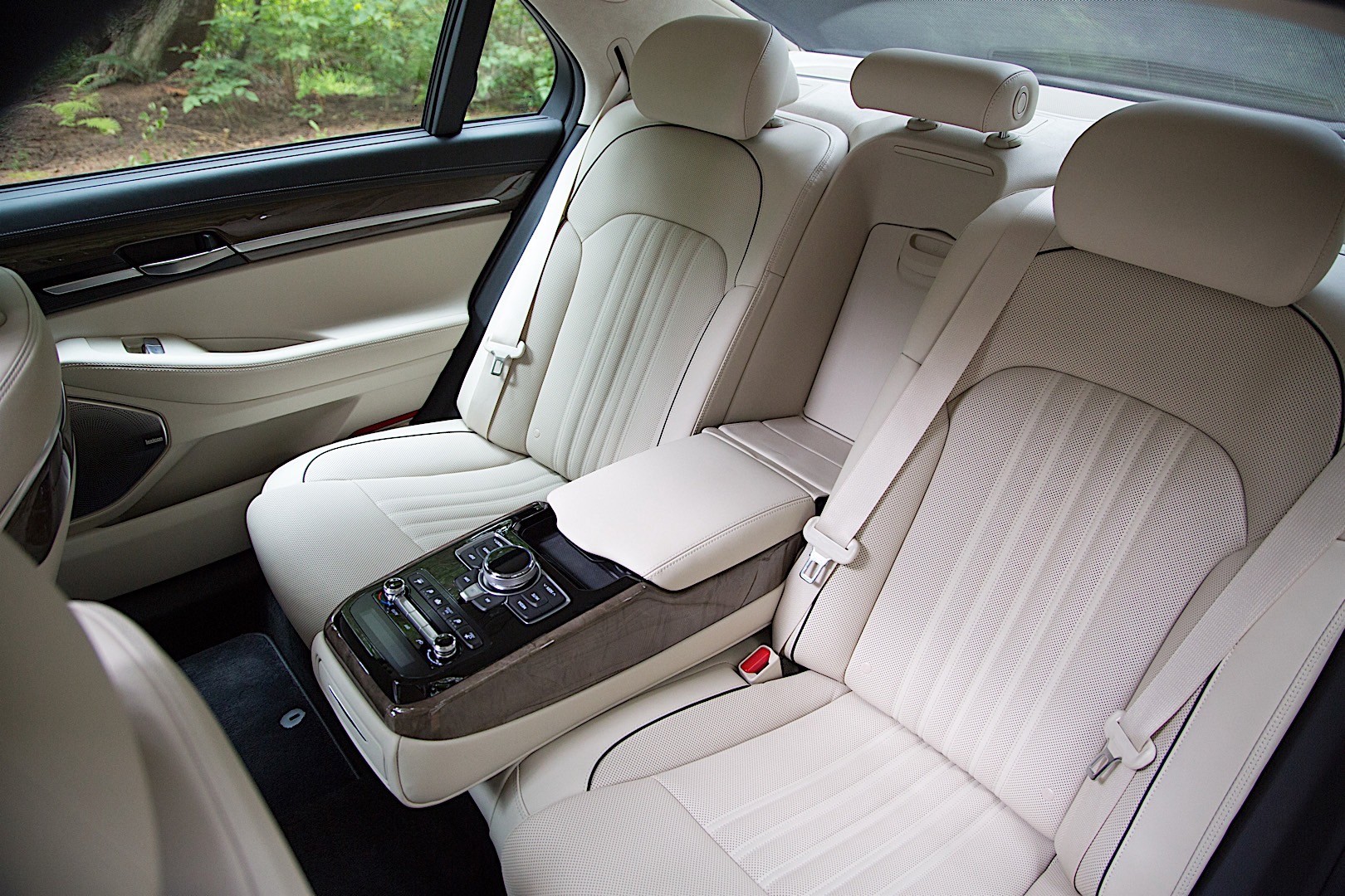 Genesis G90 photo 26