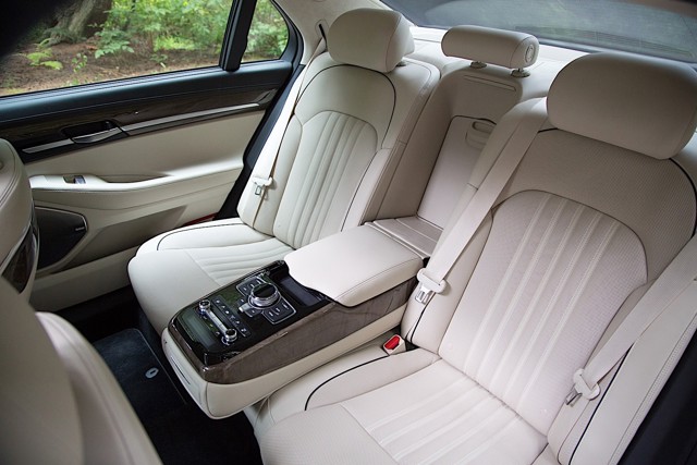 Genesis G90 photo 26