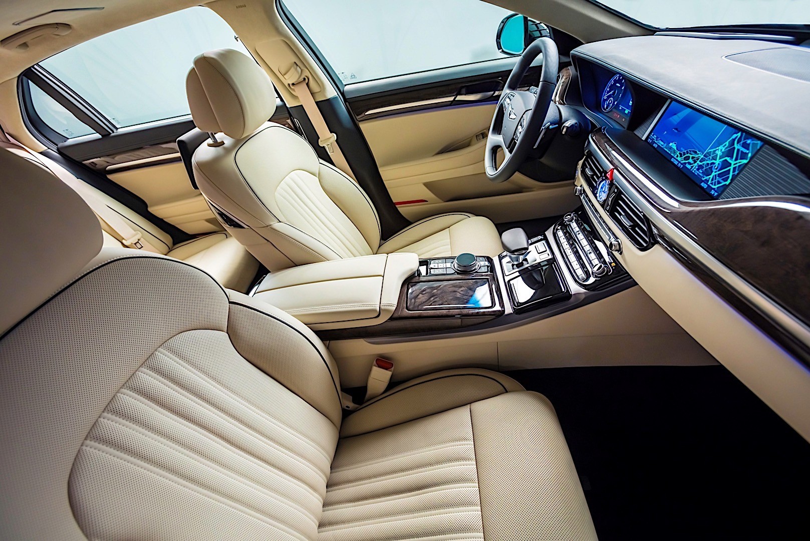 Genesis G90 photo 30