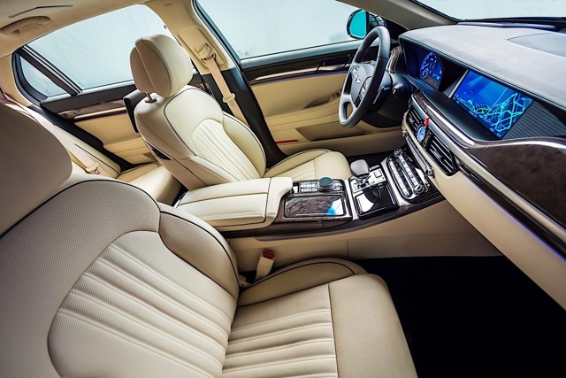 Genesis G90 photo 30